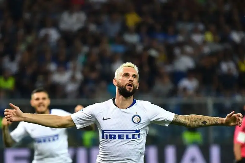 Dopo due gol annullati dal Var a Nainggolan e Asamoah i nerazzurri trovano il gol vittoria con un diagonale di Brozovic al 93'.
