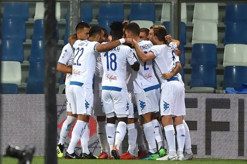 I neroverdi vanno a segno con Boateng, Ferrari e Di Francesco e sono temporaneamente secondi.