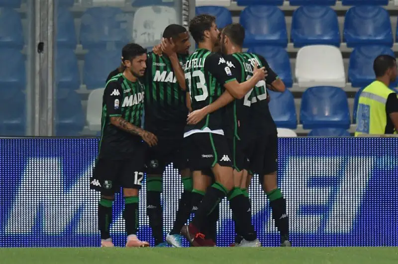 I neroverdi vanno a segno con Boateng, Ferrari e Di Francesco e sono temporaneamente secondi.