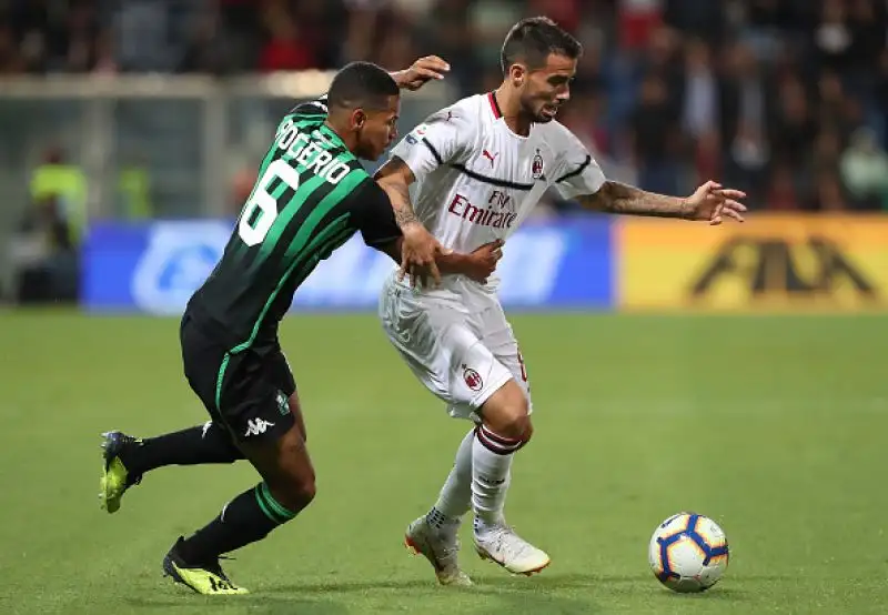 Vittoria d'autorità del Milan a Reggio Emilia nel posticipo di serie A contro il Sassuolo. I rossoneri battono per 4-1 i neroverdi con le reti di Kessie, Suso (doppietta), Castillejo.