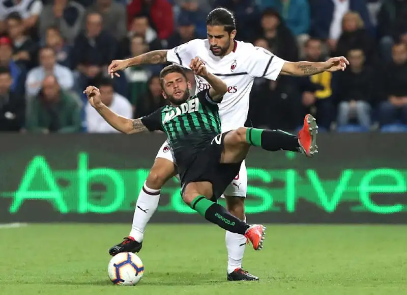 Vittoria d'autorità del Milan a Reggio Emilia nel posticipo di serie A contro il Sassuolo. I rossoneri battono per 4-1 i neroverdi con le reti di Kessie, Suso (doppietta), Castillejo.