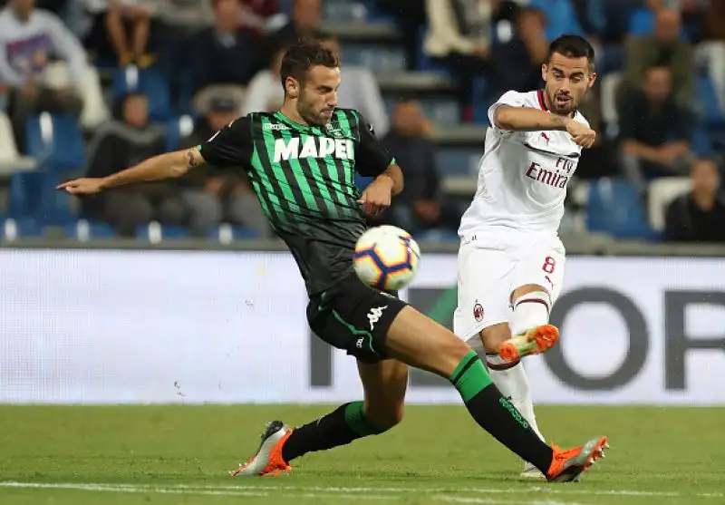 Vittoria d'autorità del Milan a Reggio Emilia nel posticipo di serie A contro il Sassuolo. I rossoneri battono per 4-1 i neroverdi con le reti di Kessie, Suso (doppietta), Castillejo.