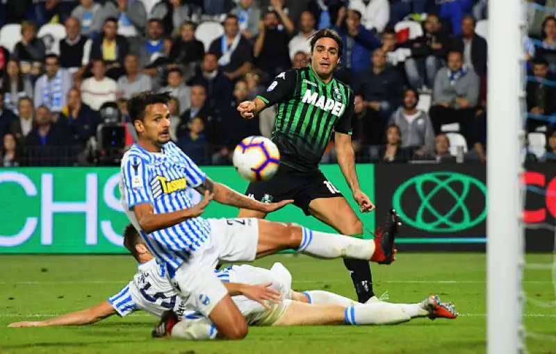 I neroverdi vincono sul campo della Spal grazie alle reti nel secondo tempo di Adjapong e Matri.