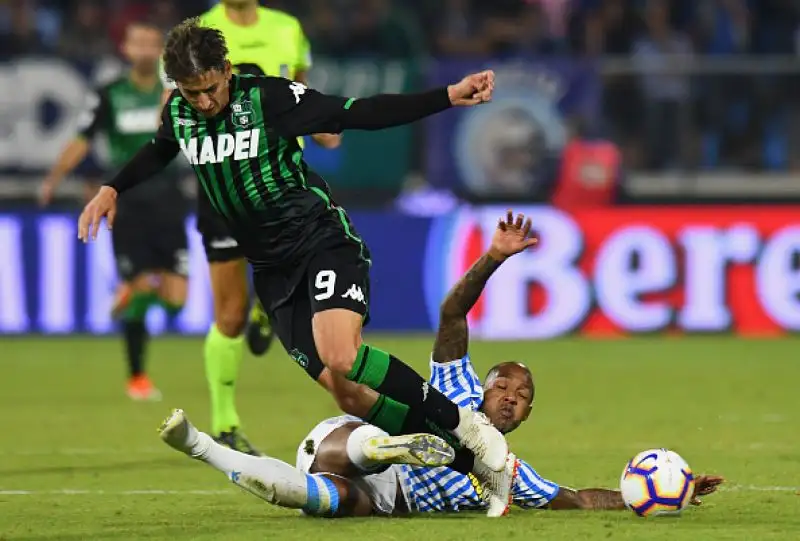 I neroverdi vincono sul campo della Spal grazie alle reti nel secondo tempo di Adjapong e Matri.