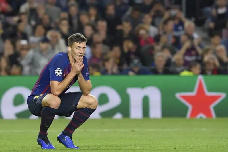 Con i gol di Rafinha e Jordi Alba i catalani salgono a 9 punti in classifica davanti ai milanesi che restano a 6. Staccati ed entrambi a un punto Tottenham e PSV.