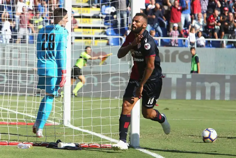 I rossoblu regolano la squadra di Filippo Inzaghi grazie ai gol di Joao Pedro e Pavoletti, e in classifica salgono così a nove punti.