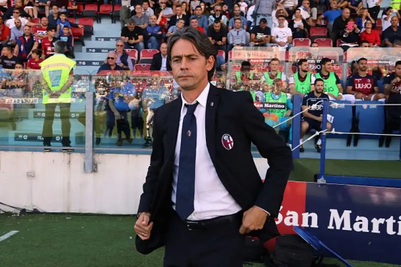 I rossoblu regolano la squadra di Filippo Inzaghi grazie ai gol di Joao Pedro e Pavoletti, e in classifica salgono così a nove punti.