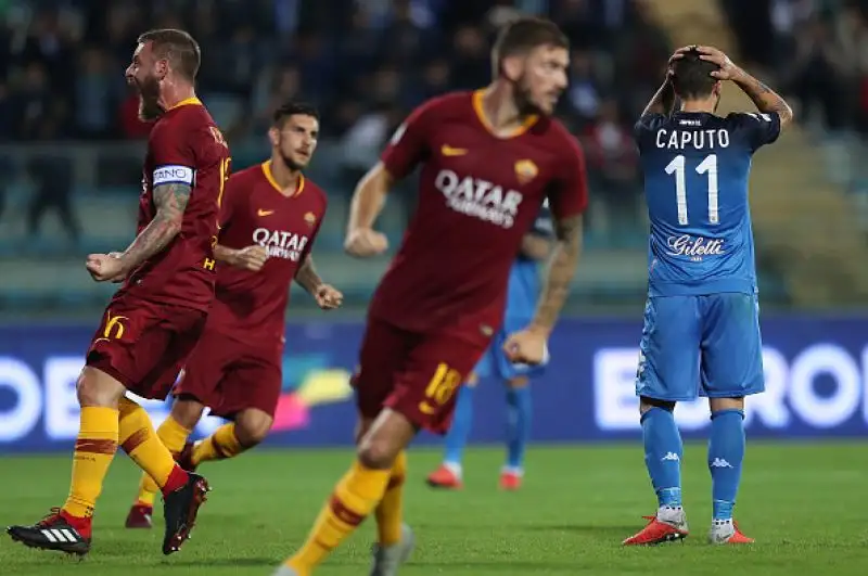 Un gol per tempo di N'Zonzi e Dzeko per la squadra di Di Francesco, che sale a 14 punti, ma che ha sofferto a lungo gli attacchi di un Empoli bello, ma sciupone.