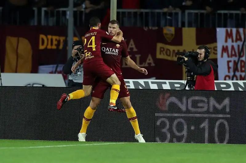 Un gol per tempo di N'Zonzi e Dzeko per la squadra di Di Francesco, che sale a 14 punti, ma che ha sofferto a lungo gli attacchi di un Empoli bello, ma sciupone.