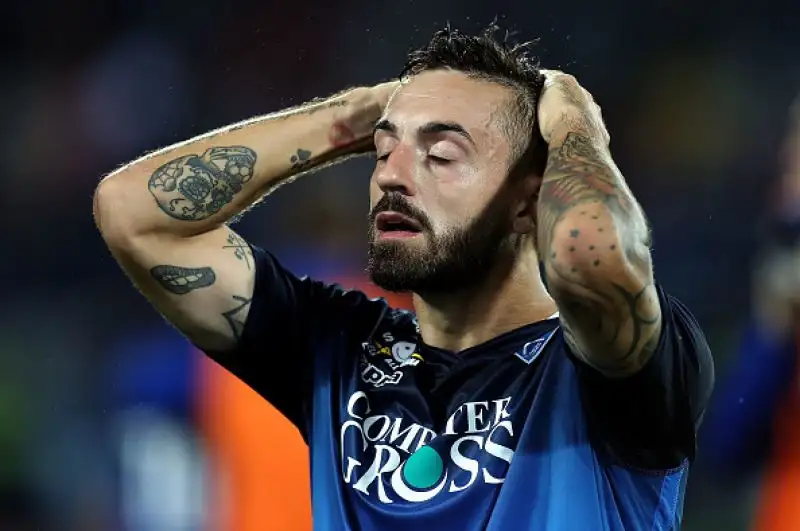 Un gol per tempo di N'Zonzi e Dzeko per la squadra di Di Francesco, che sale a 14 punti, ma che ha sofferto a lungo gli attacchi di un Empoli bello, ma sciupone.