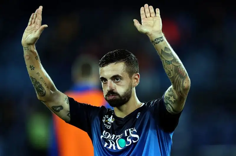 Un gol per tempo di N'Zonzi e Dzeko per la squadra di Di Francesco, che sale a 14 punti, ma che ha sofferto a lungo gli attacchi di un Empoli bello, ma sciupone.
