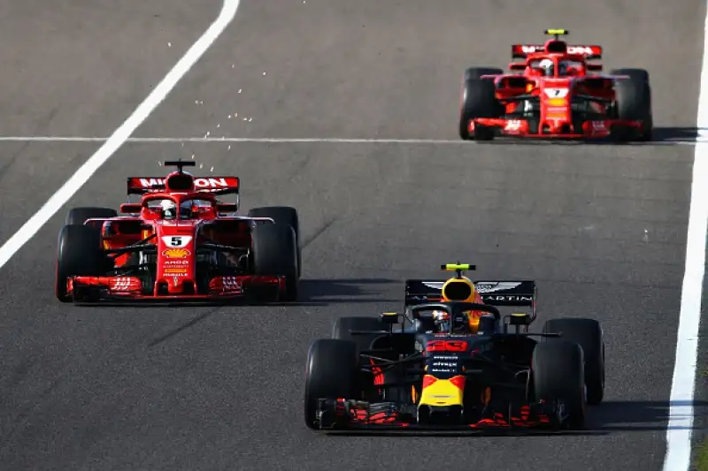 Sul podio con il pilota britannico Bottas e Verstappen. Vettel finisce in testa coda nelle prime fasi della corsa e chiude al sesto posto, Raikkonen è solo quinto.