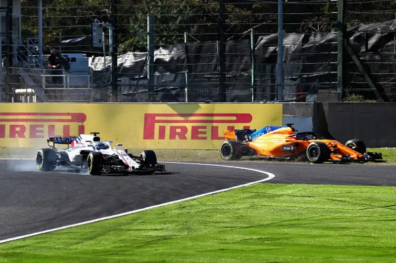 Sul podio con il pilota britannico Bottas e Verstappen. Vettel finisce in testa coda nelle prime fasi della corsa e chiude al sesto posto, Raikkonen è solo quinto.