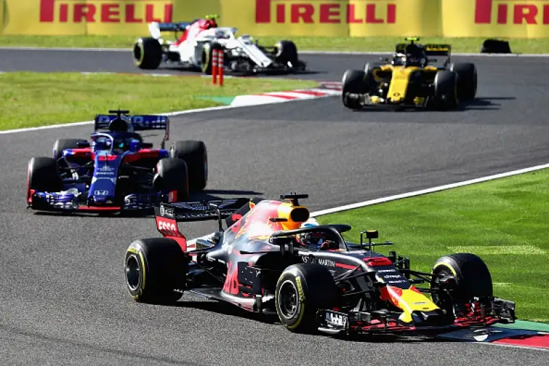 Sul podio con il pilota britannico Bottas e Verstappen. Vettel finisce in testa coda nelle prime fasi della corsa e chiude al sesto posto, Raikkonen è solo quinto.