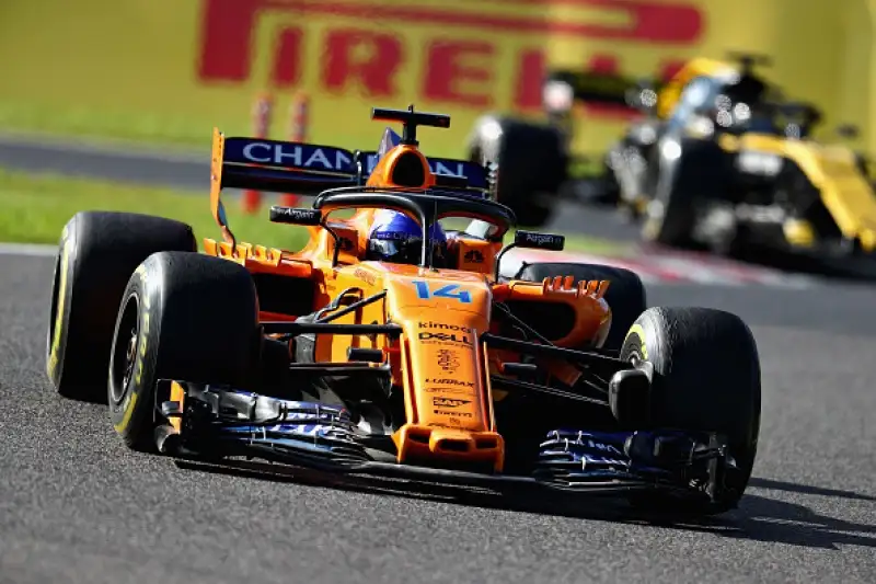 Sul podio con il pilota britannico Bottas e Verstappen. Vettel finisce in testa coda nelle prime fasi della corsa e chiude al sesto posto, Raikkonen è solo quinto.