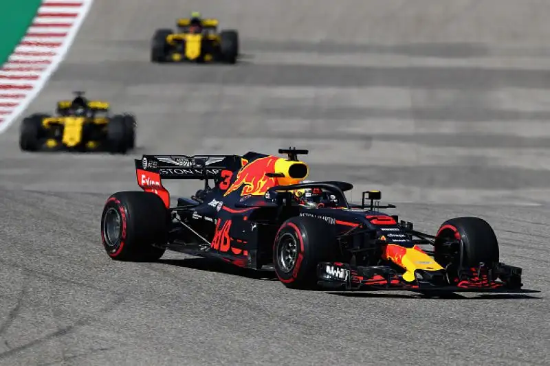 Il finlandese della Ferrari torna a vincere dopo cinque anni e mezzo: Vettel sbaglia ancora, rimonta e chiude quarto dietro all'inglese.