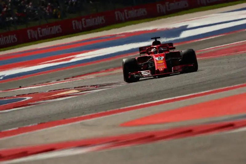 Il finlandese della Ferrari torna a vincere dopo cinque anni e mezzo: Vettel sbaglia ancora, rimonta e chiude quarto dietro all'inglese.