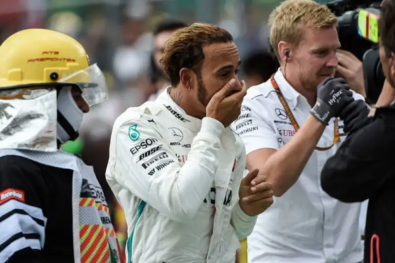 Nella terzultima gara della stagione Lewis Hamilton ha fatto festa entrando nella leggenda del proprio sport grazie al quinto titolo della carriera.
