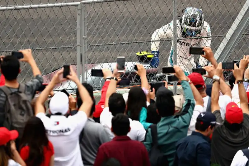 Nelle prime prove Max Verstappen è stato il più veloce davanti a Daniel Ricciardo. Carlos Sainz, si è conquistato la terza piazza, mettendosi alle spalle Sebastian Vettel, settimo Hamilton.