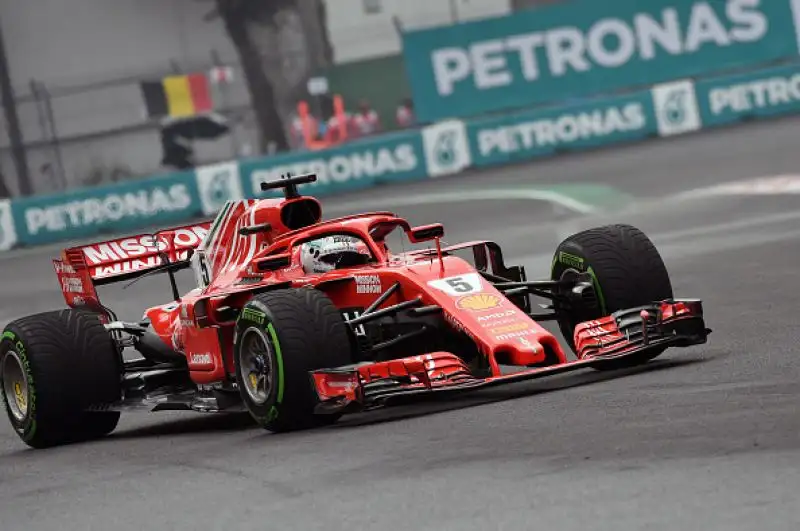 Nelle prime prove Max Verstappen è stato il più veloce davanti a Daniel Ricciardo. Carlos Sainz, si è conquistato la terza piazza, mettendosi alle spalle Sebastian Vettel, settimo Hamilton.
