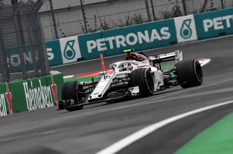 Nelle prime prove Max Verstappen è stato il più veloce davanti a Daniel Ricciardo. Carlos Sainz, si è conquistato la terza piazza, mettendosi alle spalle Sebastian Vettel, settimo Hamilton.