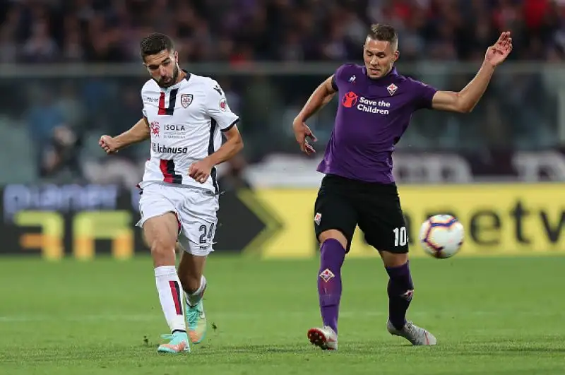 Primo pareggio interno per la squadra di Pioli: il Cagliari strappa l'1-1 grazie al bomber dopo il rigore di Veretout.