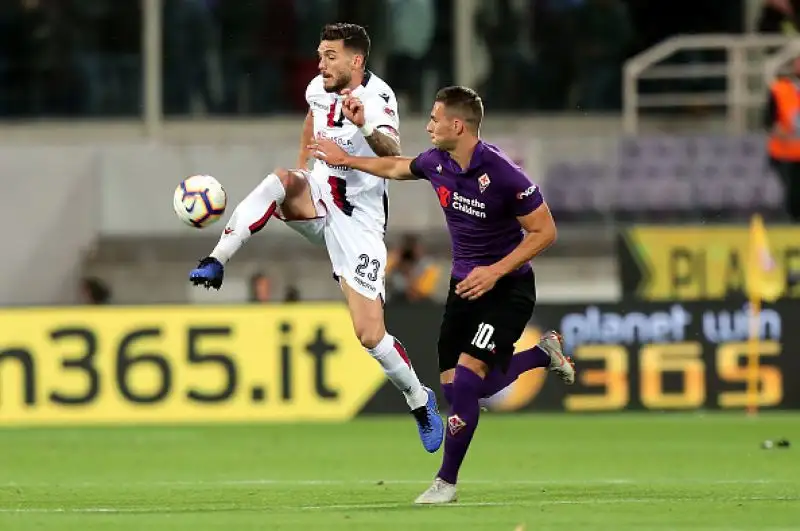 Primo pareggio interno per la squadra di Pioli: il Cagliari strappa l'1-1 grazie al bomber dopo il rigore di Veretout.