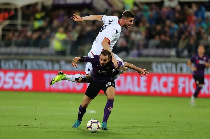 Primo pareggio interno per la squadra di Pioli: il Cagliari strappa l'1-1 grazie al bomber dopo il rigore di Veretout.