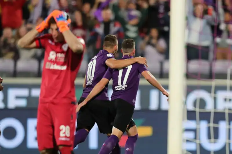 Primo pareggio interno per la squadra di Pioli: il Cagliari strappa l'1-1 grazie al bomber dopo il rigore di Veretout.