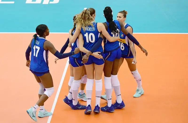 Prestazione super delle ragazze di Mazzanti con una grande Paola Egonu e 3-2 per l'Italia con i parziali (25-18)-(21 - 25)-(25 - 16)-(29 - 31)-(17 - 15)
