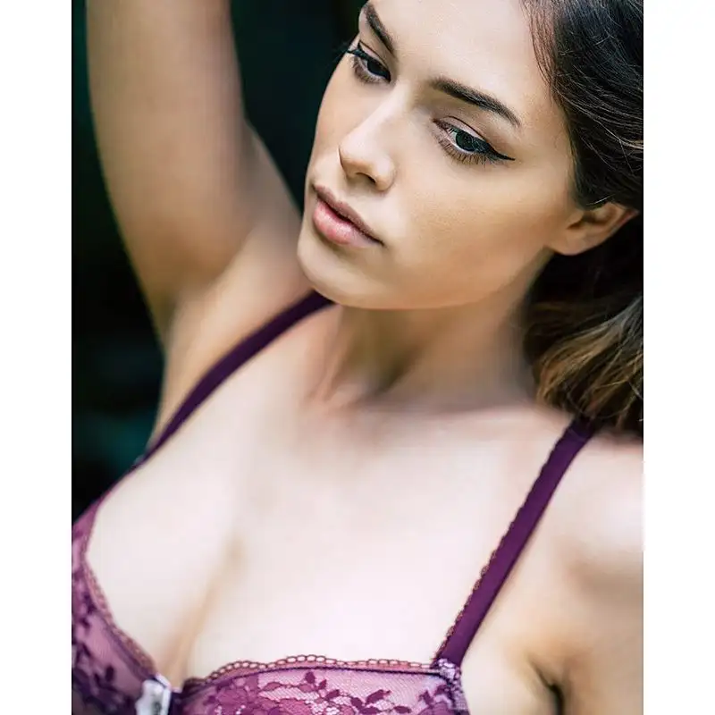 Oltre a posare per Playboy Lauren è un'appassionata e un'ottima giocatrice di videogames.