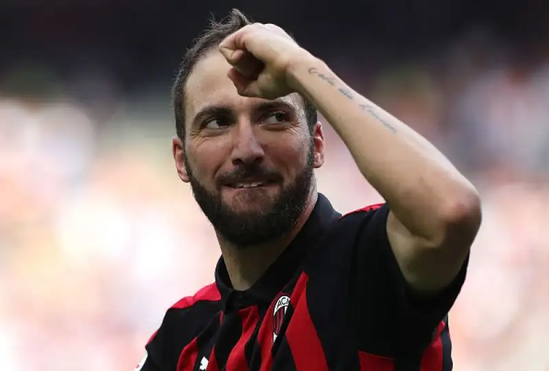 Una doppietta dell'argentino nel primo tempo indirizza la gara di Milano. Nella ripresa la chiude Bonaventura prima del gol della bandiera del bomber clivense.