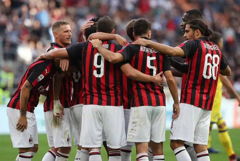 Una doppietta dell'argentino nel primo tempo indirizza la gara di Milano. Nella ripresa la chiude Bonaventura prima del gol della bandiera del bomber clivense.