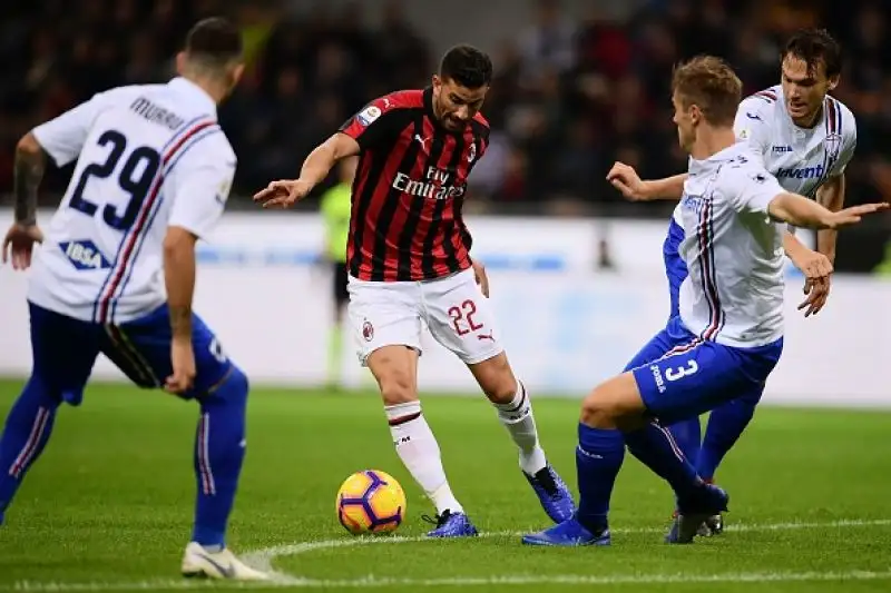 Girandola d'emozioni a Milano con la Samp che ribalta il vantaggio di CUtrone con Saponara e Quagliarella. I rossoneri però reagiscono e risorpassano i liguri con Higuain e Suso. 