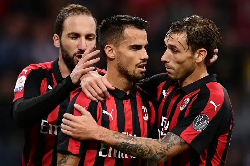 Girandola d'emozioni a Milano con la Samp che ribalta il vantaggio di CUtrone con Saponara e Quagliarella. I rossoneri però reagiscono e risorpassano i liguri con Higuain e Suso. 