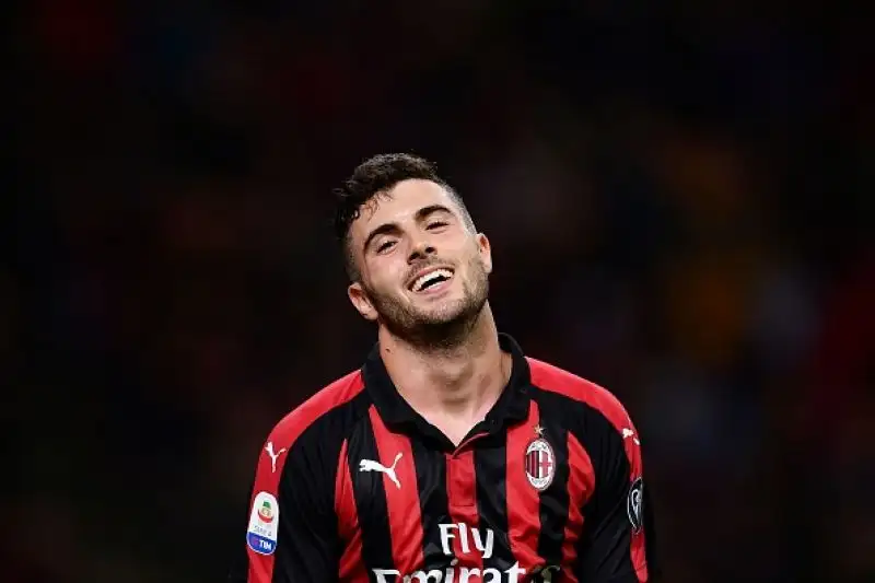 Girandola d'emozioni a Milano con la Samp che ribalta il vantaggio di CUtrone con Saponara e Quagliarella. I rossoneri però reagiscono e risorpassano i liguri con Higuain e Suso. 