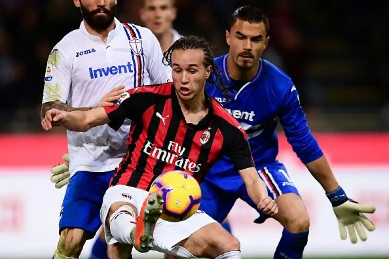 Girandola d'emozioni a Milano con la Samp che ribalta il vantaggio di CUtrone con Saponara e Quagliarella. I rossoneri però reagiscono e risorpassano i liguri con Higuain e Suso. 