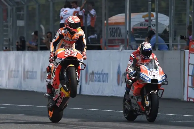 Sul podio ocn il Campione del Mondo e il Ducatista anche Maverick Vinales. Quarto Valentino Rossi.