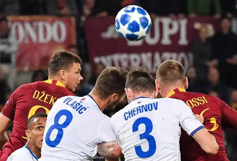 La squadra di Di Francesco ne fa tre ai russi: doppio Dzeko.