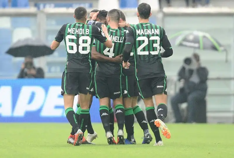 La squadra di Filippo Inzaghi va due volte in vantaggio con Palacio e Mbaye ma prima una bomba di Marlon e poi un rigore di Boateng regalano il pareggio ai neroverdi.