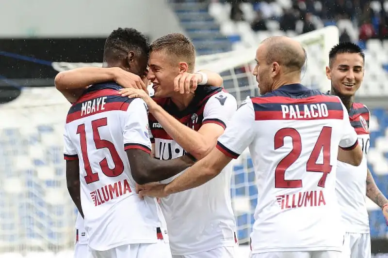La squadra di Filippo Inzaghi va due volte in vantaggio con Palacio e Mbaye ma prima una bomba di Marlon e poi un rigore di Boateng regalano il pareggio ai neroverdi.