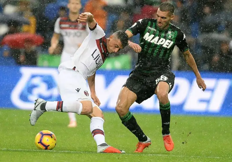 La squadra di Filippo Inzaghi va due volte in vantaggio con Palacio e Mbaye ma prima una bomba di Marlon e poi un rigore di Boateng regalano il pareggio ai neroverdi.