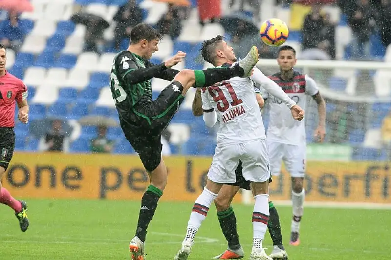 La squadra di Filippo Inzaghi va due volte in vantaggio con Palacio e Mbaye ma prima una bomba di Marlon e poi un rigore di Boateng regalano il pareggio ai neroverdi.