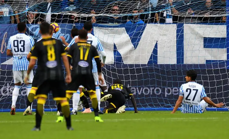 I ciociari vincono a Ferrara con le reti di Ciano, Chisbah e con la prima rete in Serie A del giovane Pinamonti.
