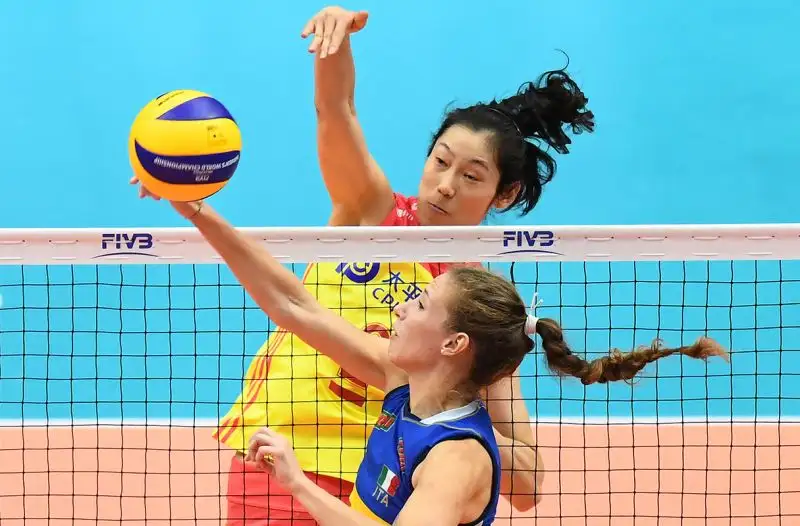 Prestazione super delle ragazze di Mazzanti con una grande Paola Egonu e 3-2 per l'Italia con i parziali (25-18)-(21 - 25)-(25 - 16)-(29 - 31)-(17 - 15)