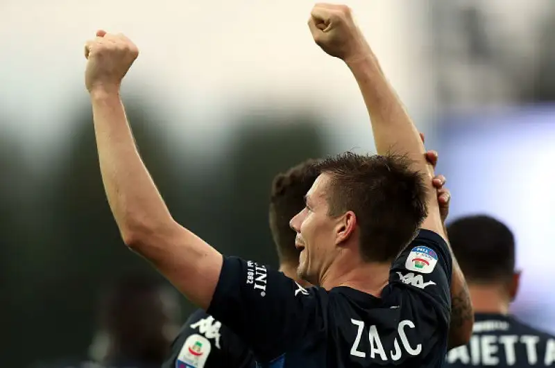 Per l'Empoli in gol Zajic e il solito Caputo, Pussetto ha accorciato le distanze per i bianconeri dopo che De Pol aveva sbagliato un rigore.