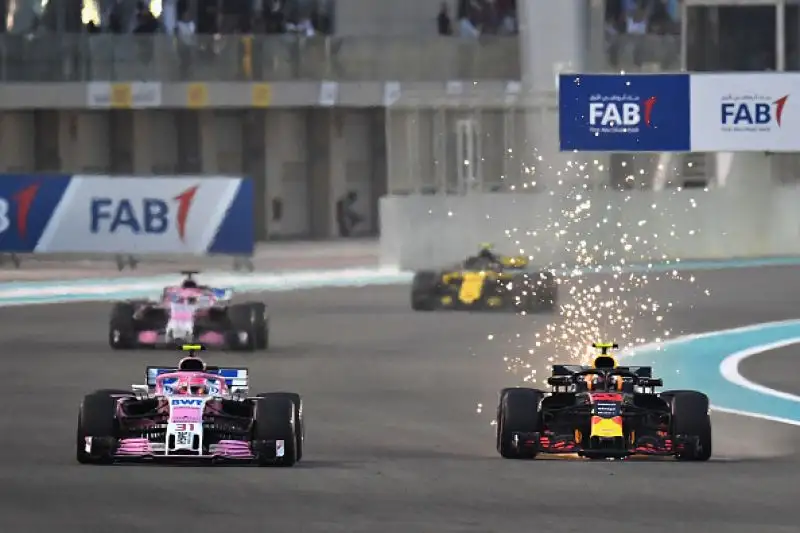 Lewis Hamilton vince il Gran Premio di Abu Dhabi e chiude da dominatore assoluto il Mondiale di Formula 1, con 11 vittorie. Secondo posto per Vettel, poi Verstappen.