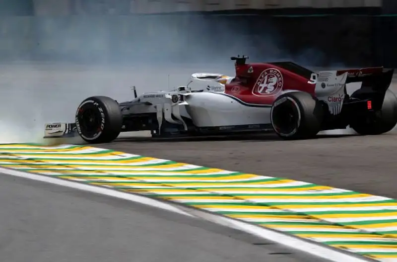 Il britannico vince anche il GP del Brasile davanti a Verstappen e a Raikkonen.  Solo sesto l'altro ferrarista Vettel.