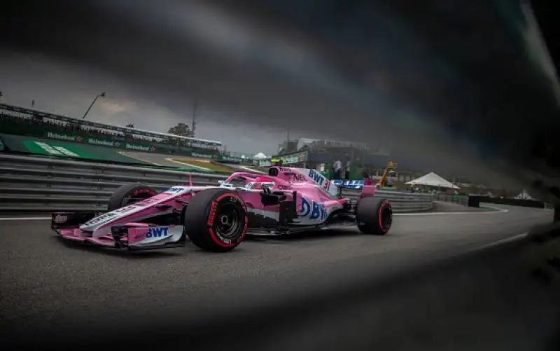 In Brasile, i piloti più veloci sono sempre gli stessi, ma a tenere banco sono le presunte irregolarità compiute da Hamilton e Vettel non sanzionati però dai commissari.