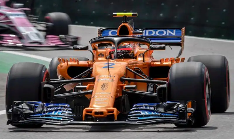 In Brasile, i piloti più veloci sono sempre gli stessi, ma a tenere banco sono le presunte irregolarità compiute da Hamilton e Vettel non sanzionati però dai commissari.